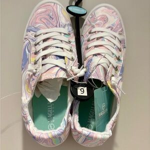 NWT Woman’s Laced Multicolor Sneakers